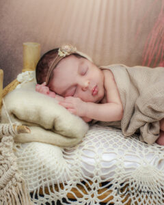 Bebe durmiendo de lado